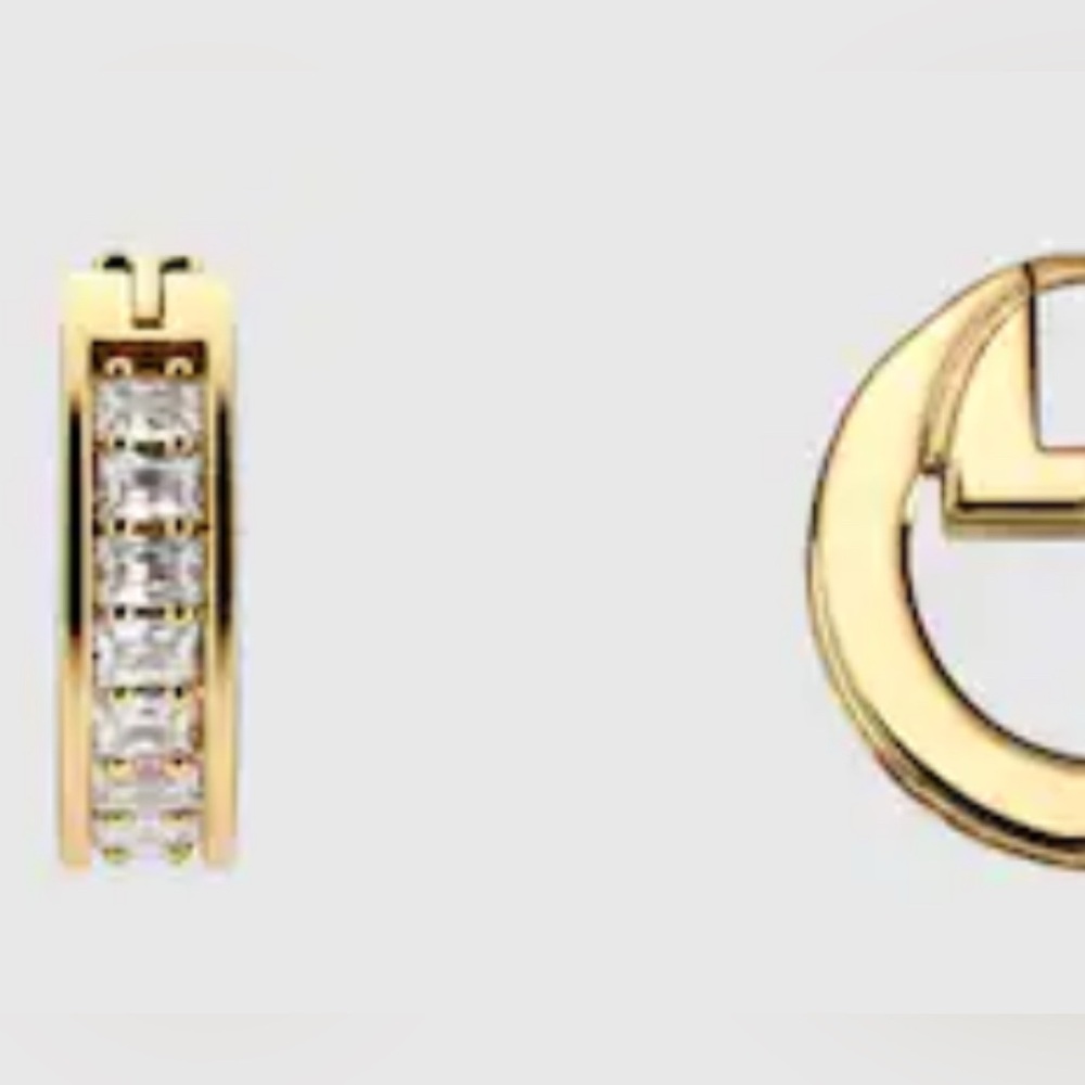 Gold Interlocking GG Hoop Earrings - Picture 4 of 5